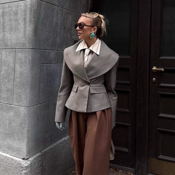 Women Tailored Blazer with Oversized Shawl Collar and Structured Peplum Waist Mune Fashion