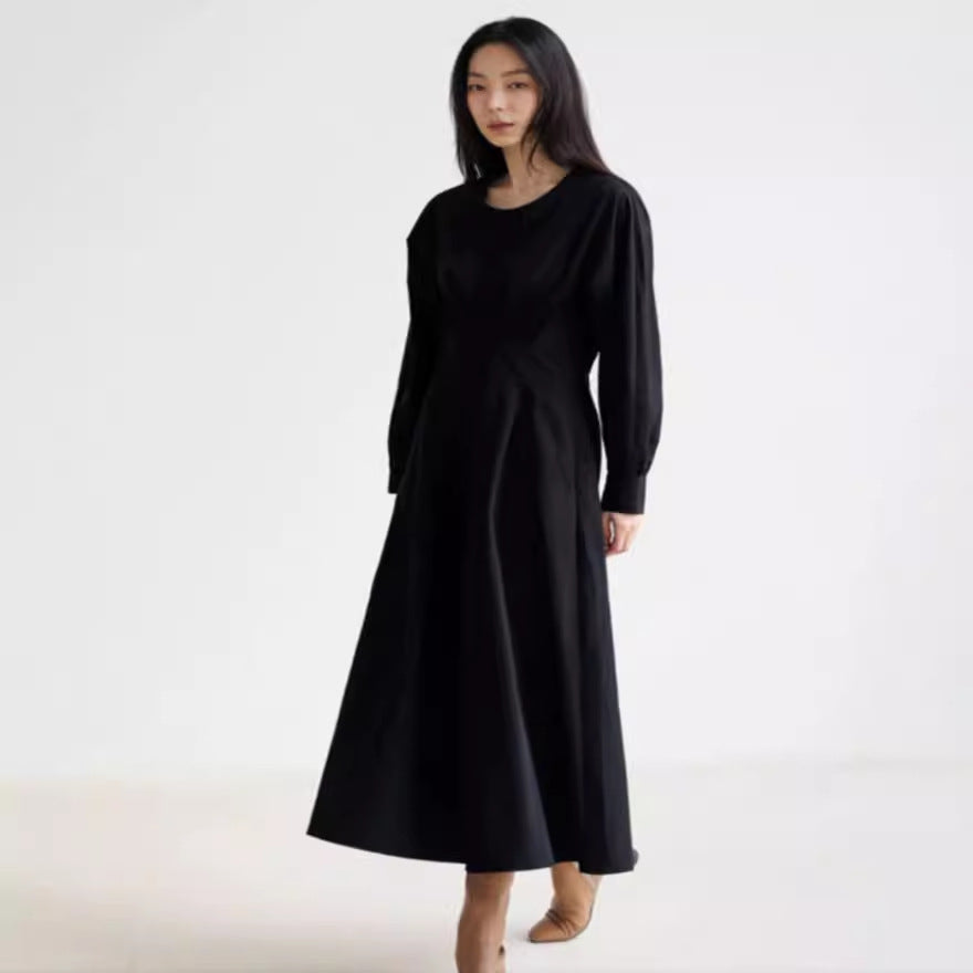 Women's maxi dress with waist darts, round neckline and voluminous cuffs Mune Fashion