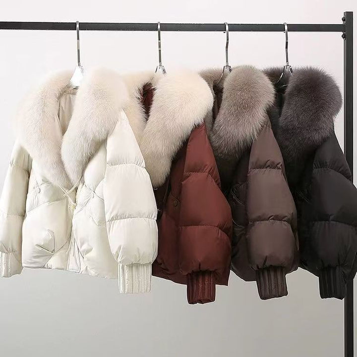 Women's short padded jacket with luxurious faux fur collar and tailored drawstring Mune Fashion