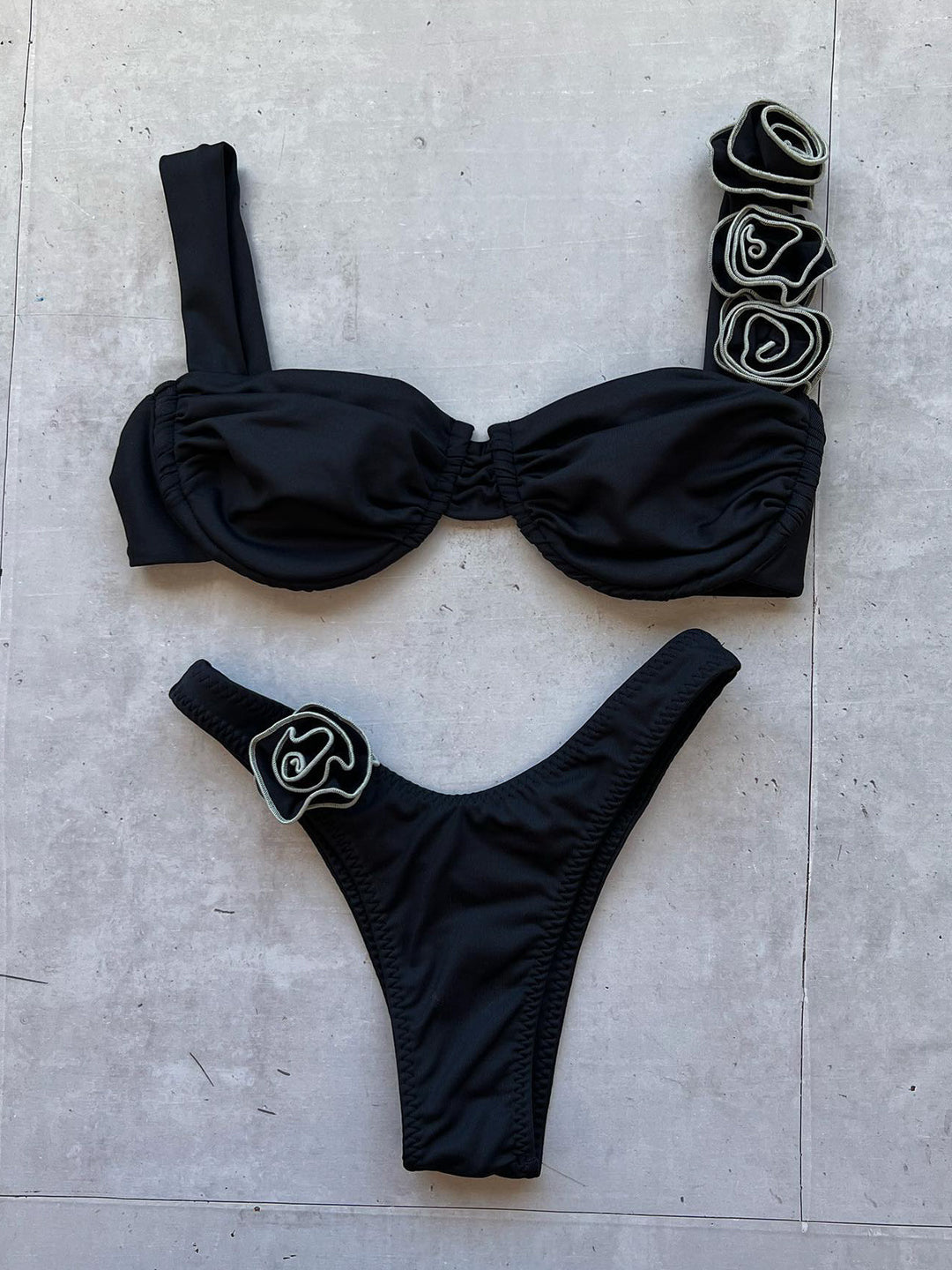 Women’s bikini with floral applications Mune Fashion