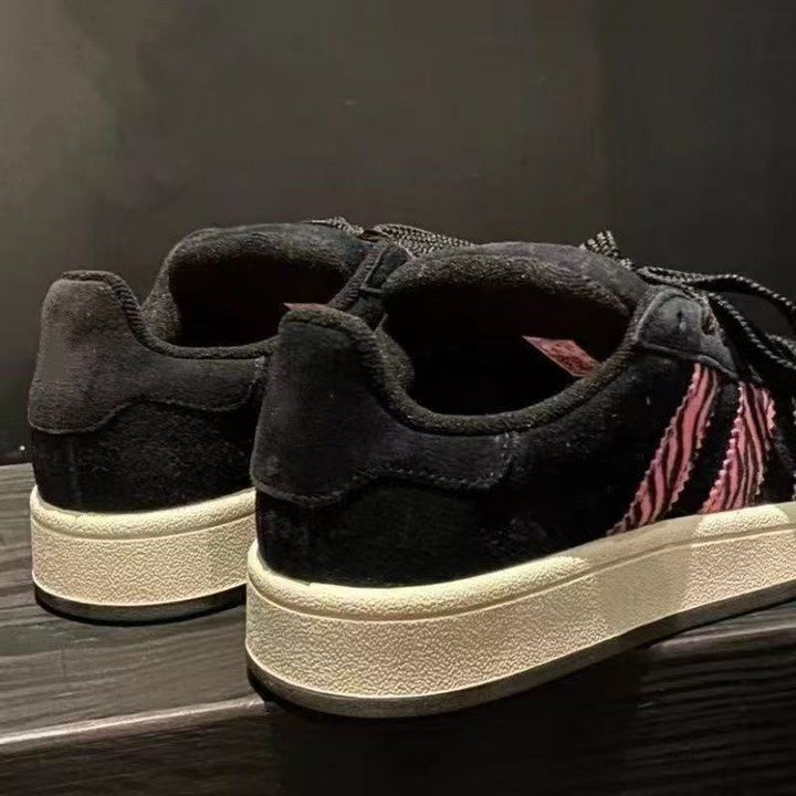 Ladies sporty sneakers with fashionable accent and robust sole Mune Fashion