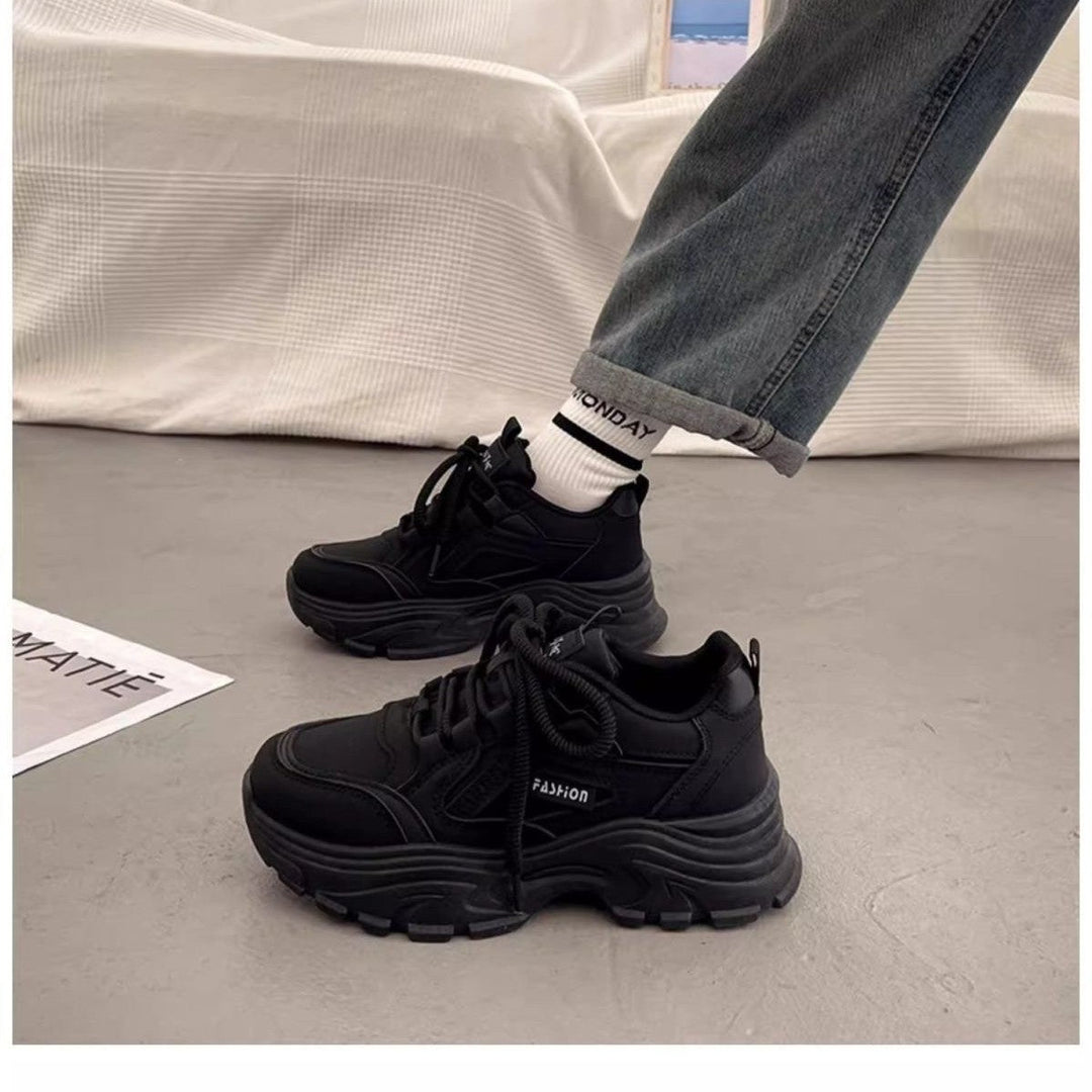 Women's sporty sneakers with robust profile and comfortable cushioning Mune Fashion