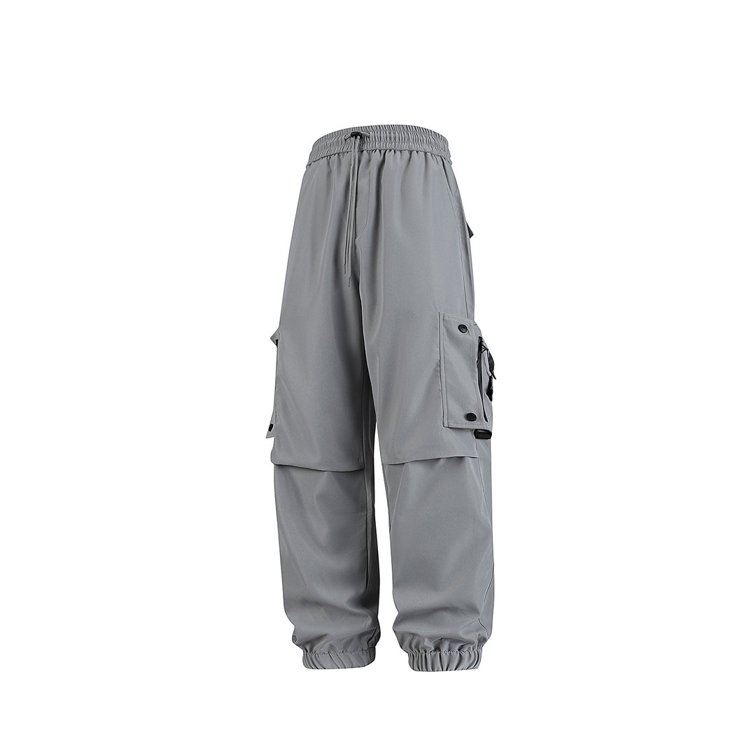 Men's Wide Technical Cargo Jogger with elastic drawstring waistband, multifunctional cargo pockets and adjustable leg openings Drune