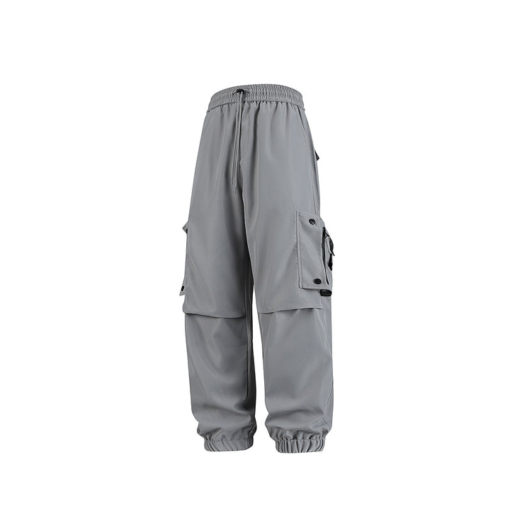 Men's Wide Technical Cargo Jogger with elastic drawstring waistband, multifunctional cargo pockets and adjustable leg openings Drune