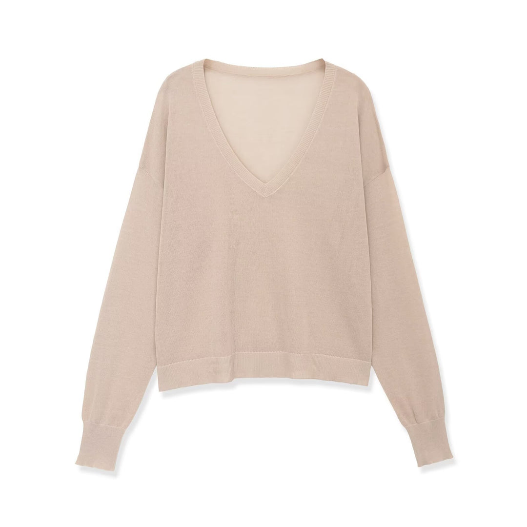 Women's oversized fine knit pullover with deep V-neckline and ribbed cuffs Mune Fashion