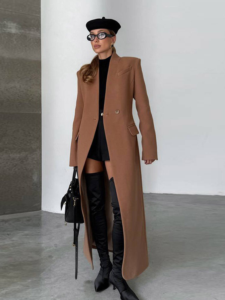Women’s maxi-length tailored coat in clean-cut design with emphasized shoulder area Mune Fashion