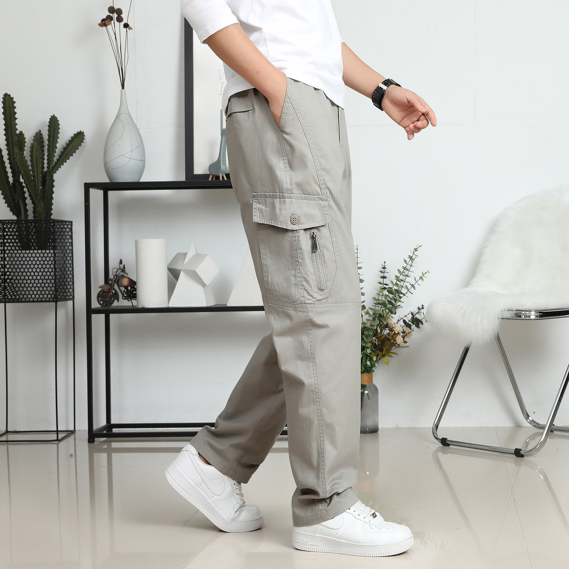 Men's Relaxed-Fit Cargo Pants in Utility Design with Knee Panels & Flap Pockets Mune Fashion