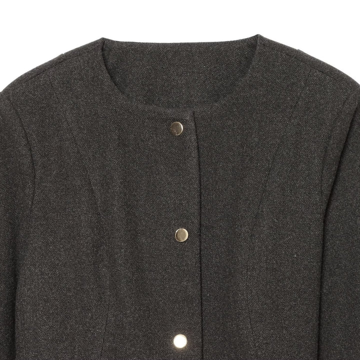 Women's short jacket made of wool blend with round neck, snap button closure and narrow waist belt Mune Fashion