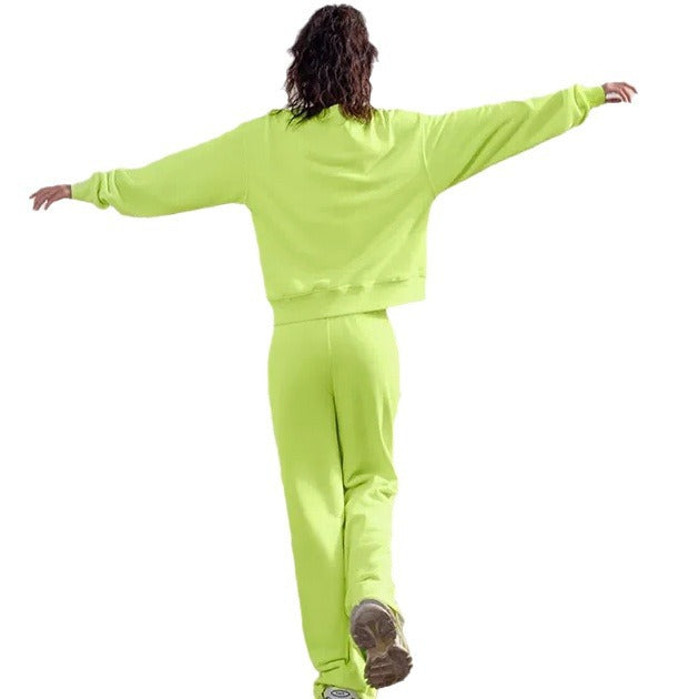 Ladies' oversized sweatshirt and wide lounge pants set with drawstring, subtle seam details, and elastic cuffs Mune Fashion