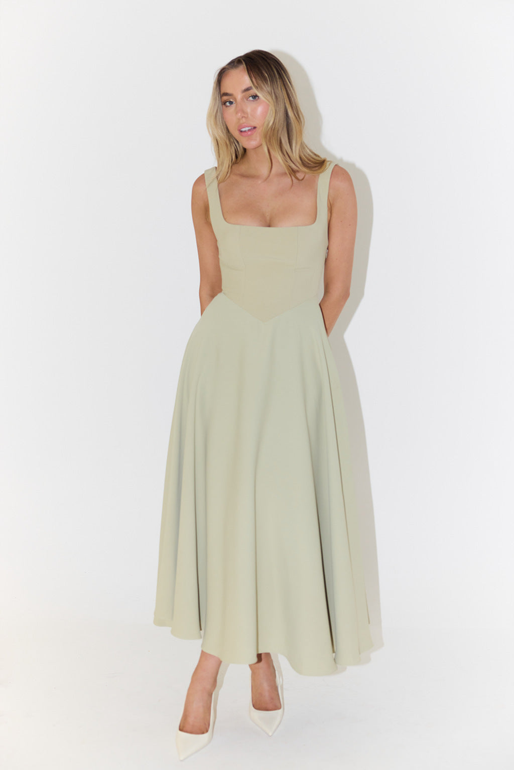Women's A-line maxi dress with square neckline and flowing fabric Mune Fashion