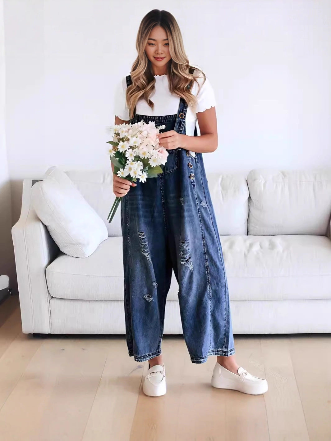 Women's casual washed denim overalls with rips and wide leg Mune Fashion