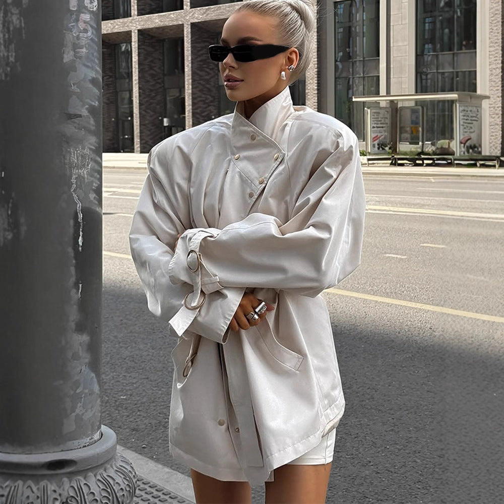 Women’s short trench coat in oversized look with extra wide lapel and snap button closure Mune Fashion