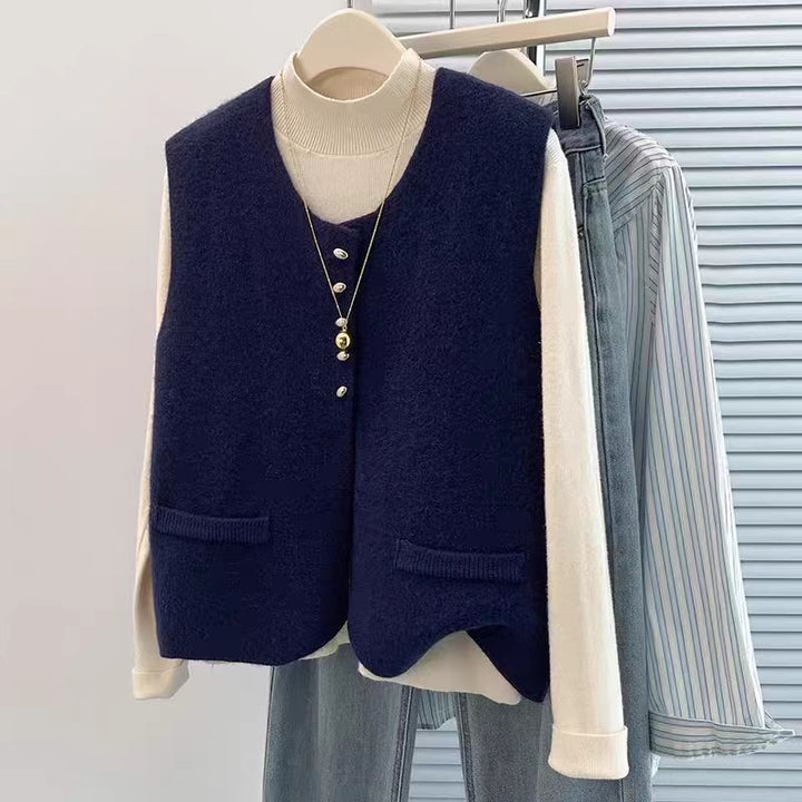Women Short Cut Sleeveless Knit Vest with Pearl Button Placket and Patch Pockets Mune Fashion