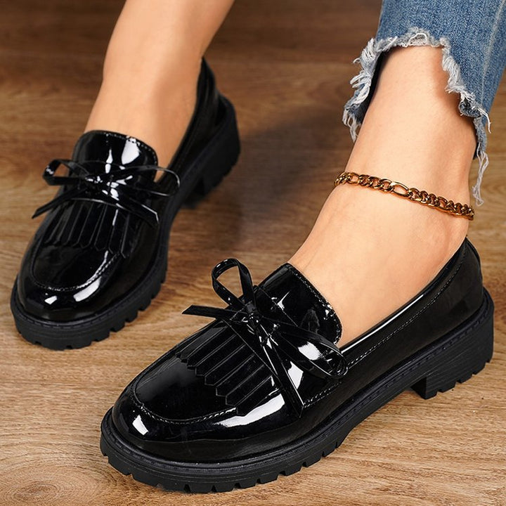 Women’s elegant patent plateau loafers with decorative bow and profiled rubber sole Mune Fashion
