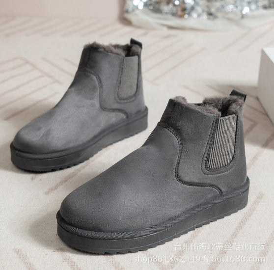 Women's Lined Chelsea Ankle Boot in Suede-Look with Elastic Insert and Tread Sole Mune Fashion