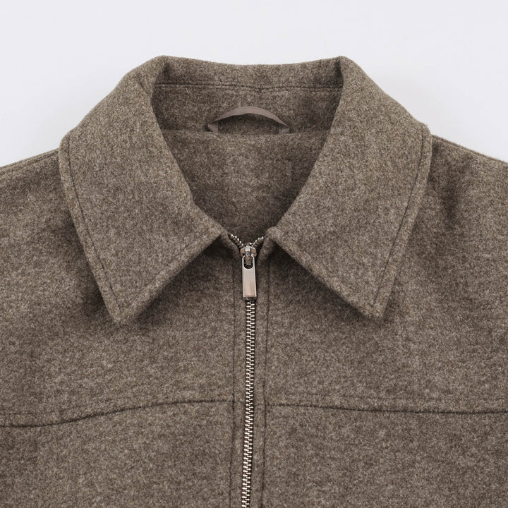 Women’s short jacket with balloon sleeves, wide shirt collar, and elastic hem Mune Fashion