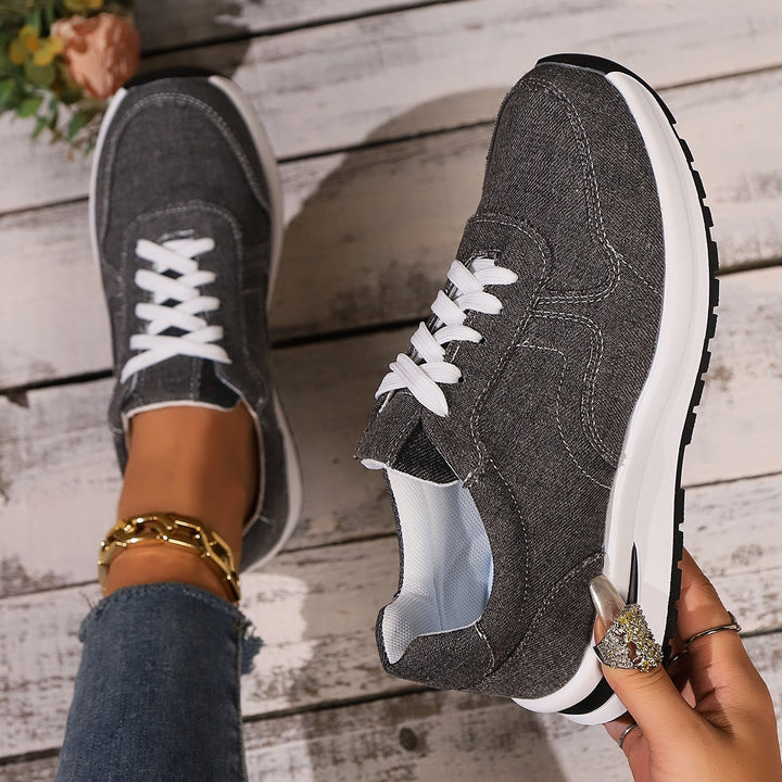 Women's Light Canvas Sneakers with Padded Comfort Insole and Profiling Outsole Mune Fashion