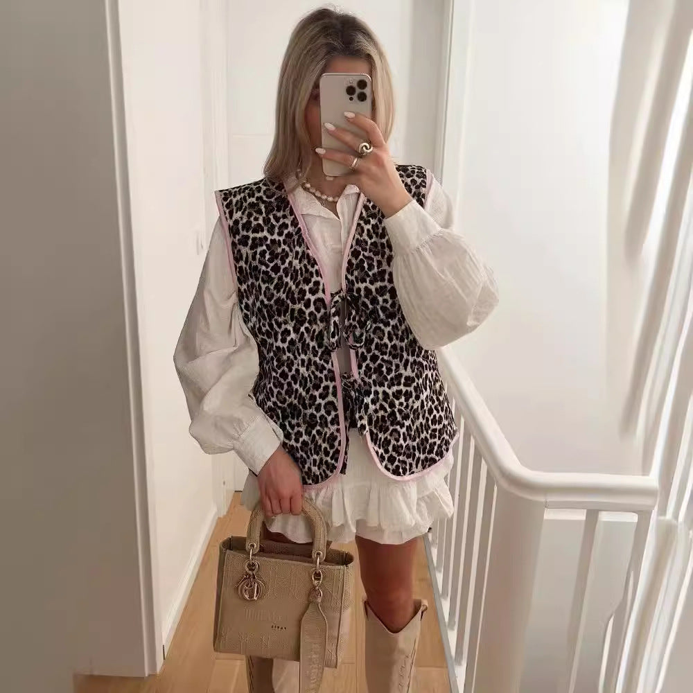 Ladies nan lightweight quilted reversible vest with leopard print, contrast piping, and double bow closure Mune Fashion