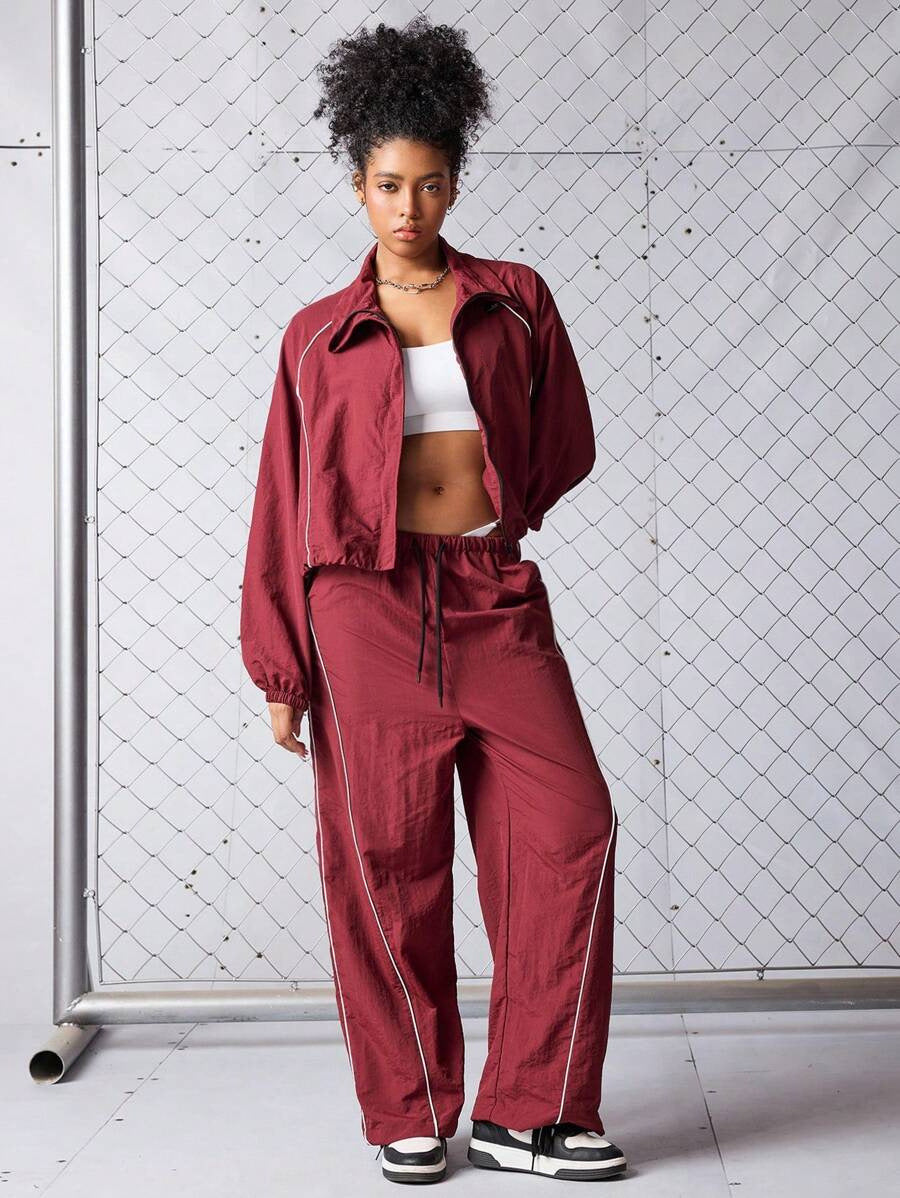 Women's Sportive Cropped Windbreaker Set with Stand-up Collar, Drawstring and Reflective Piping Mune Fashion