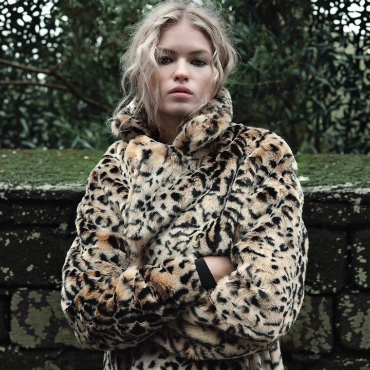 Women's faux fur coat in oversized cut with lapel collar, tie belt and pockets Mune Fashion