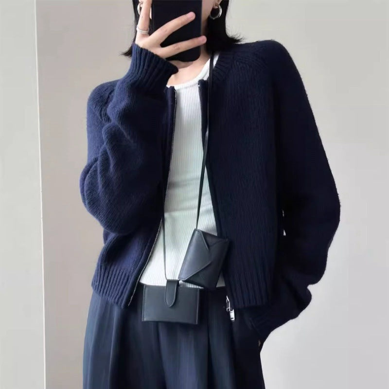 Women’s short jacket made of soft fine knit with a full-length zipper and ribbed hem Mune Fashion