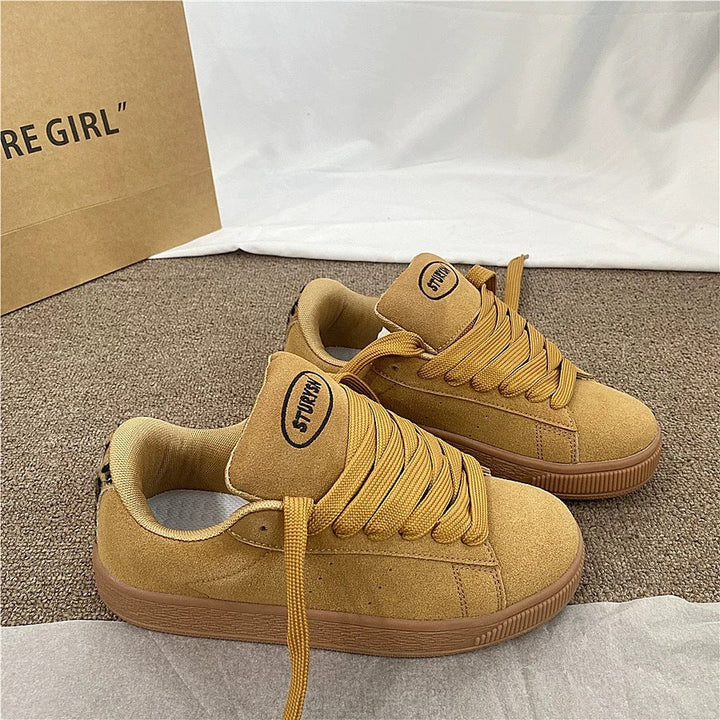 Women's sneakers in minimalist design with comfortable sole Mune Fashion