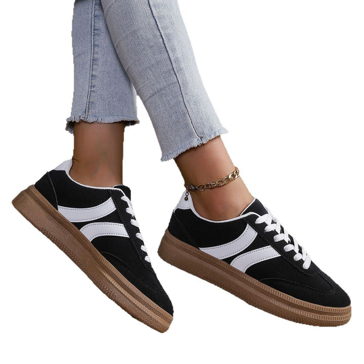 Ladies sporty sneakers with anatomical cushioning and classic design Mune Fashion