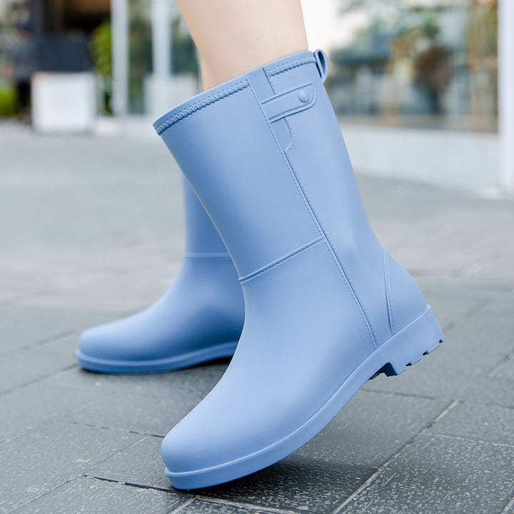 Women's mid-height seamless rain ankle boots made of flexible full rubber with a grippy tread sole Mune Fashion