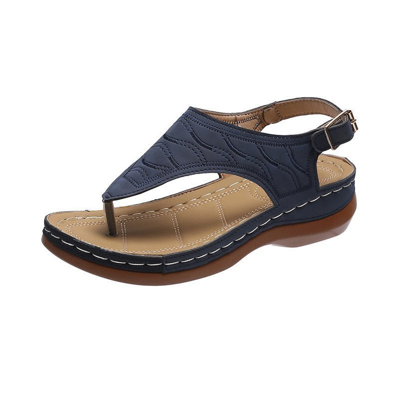 Women’s toe ring sandal with viscoelastic comfort footbed, adjustable heel strap and hand-stitched edge detail Mune Fashion