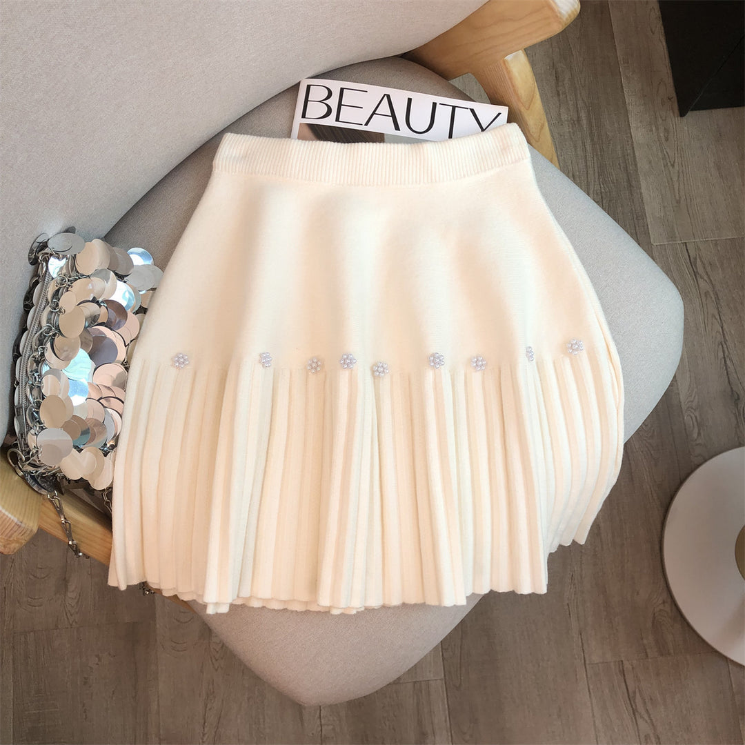 Women's Pleated Skirt with Decorative Pearls Mune Fashion