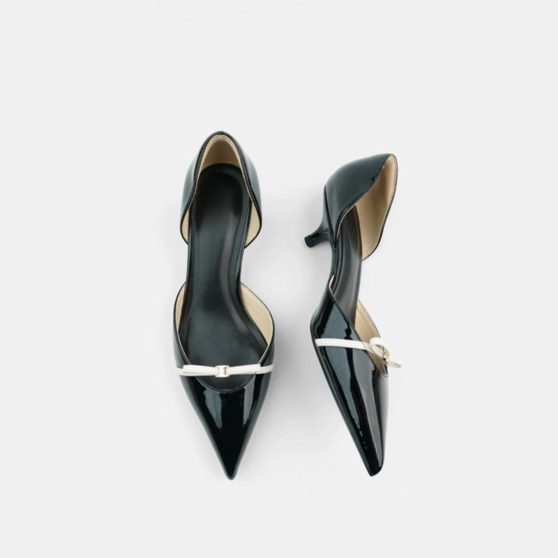 Damen Elegante Lack‑D'Orsay‑Pumps mit spitzer Zehenkappe, niedrigem Kittenabsatz und zartem Zierriemchen Mune Fashion