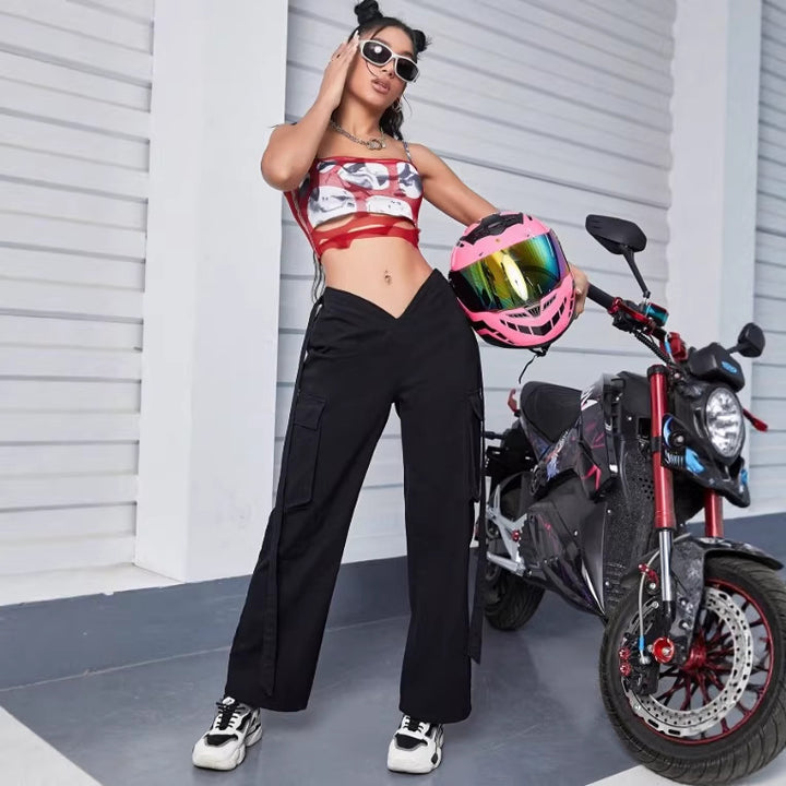 Women's utilitarian cargo pants with V-shaped waistband, wide leg, and cargo pockets Mune Fashion