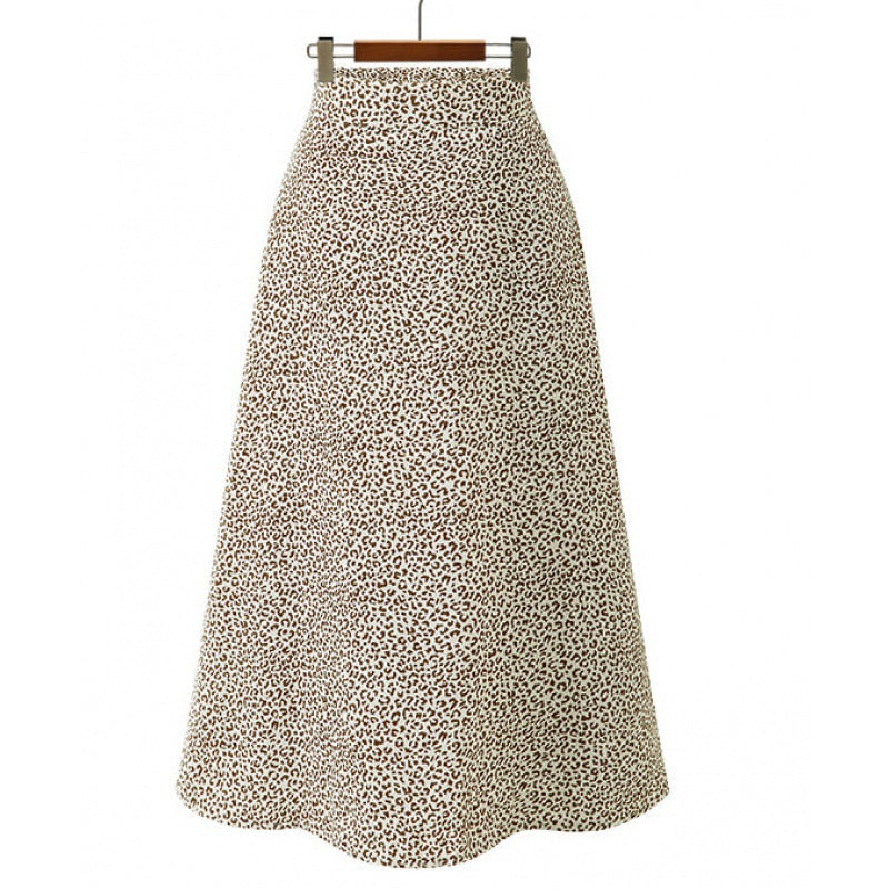 Women high-waisted A-line midi skirt made of boucle knit Mune Fashion