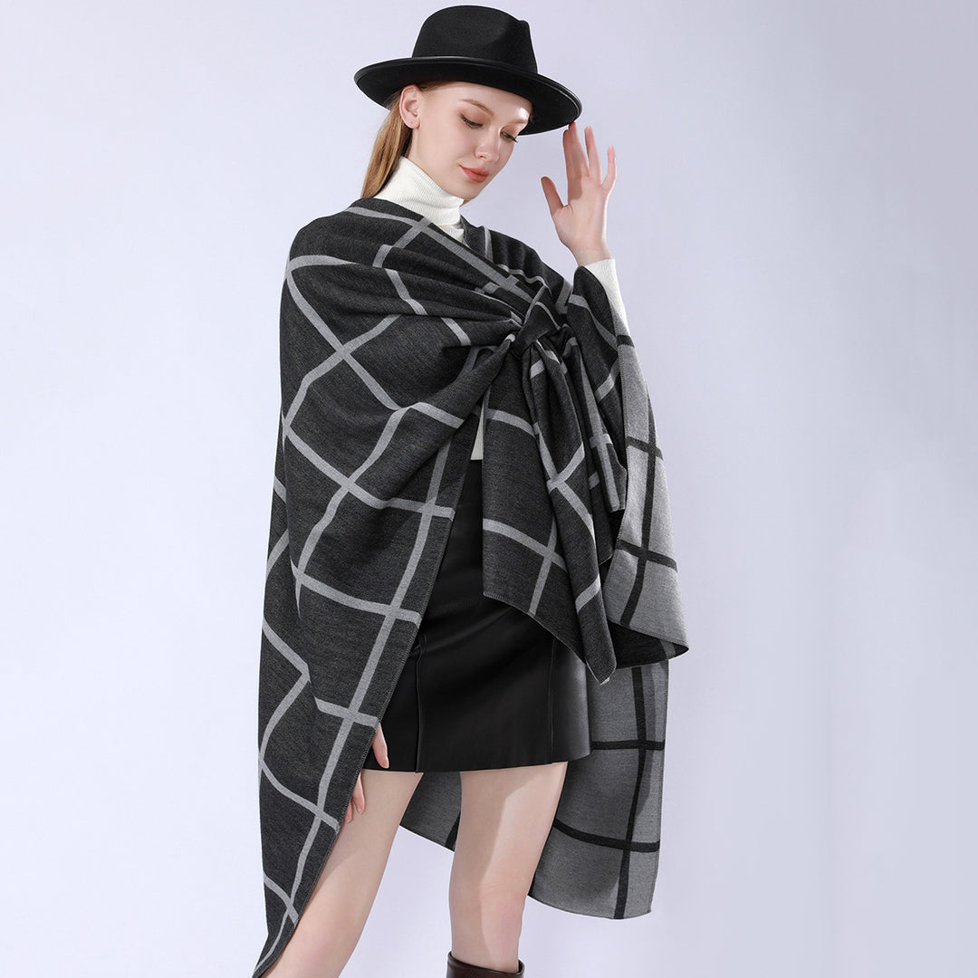 Women's Oversize Poncho made of fine knit with waistband and check pattern Mune Fashion
