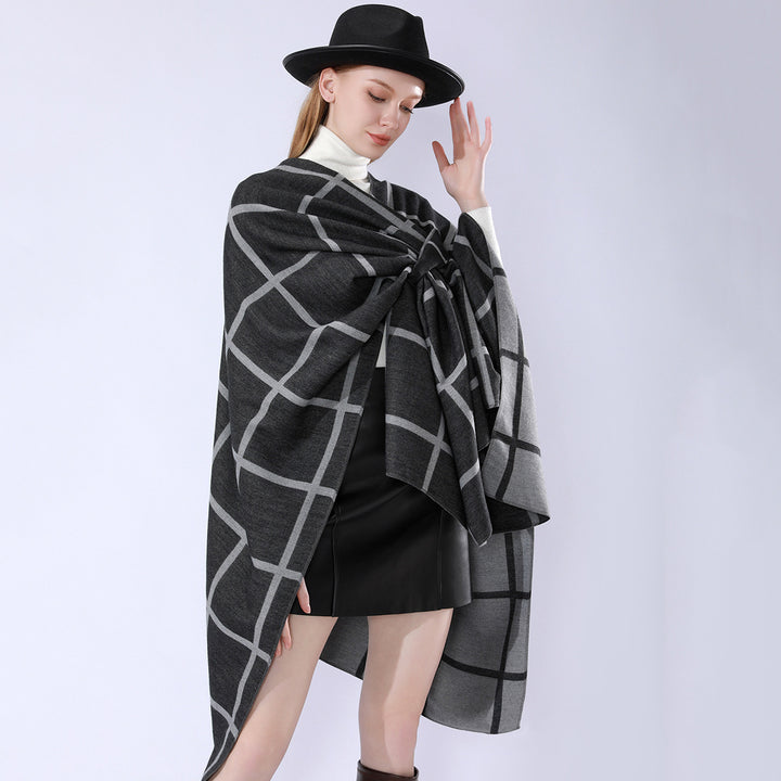Women's Oversize Poncho made of fine knit with waistband and check pattern Mune Fashion