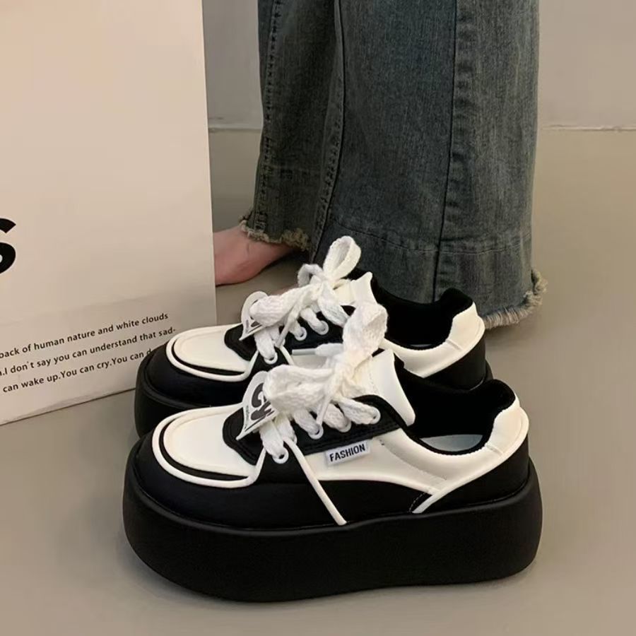 Ladies fashionable platform sneakers with elegant decorative seams and cushioned sole Mune Fashion