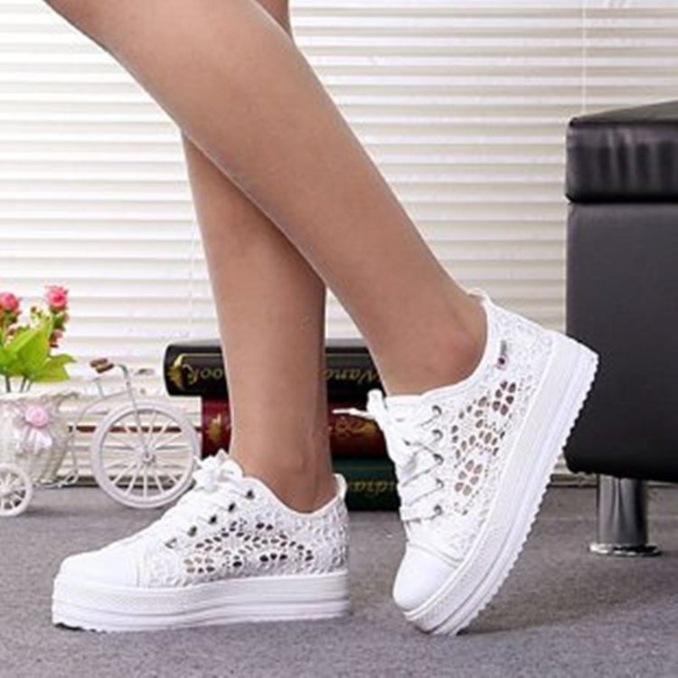 Damen Plateausneaker mit gehäkeltem Spitzeinsatz und gepolstertem Fußbett Mune Fashion