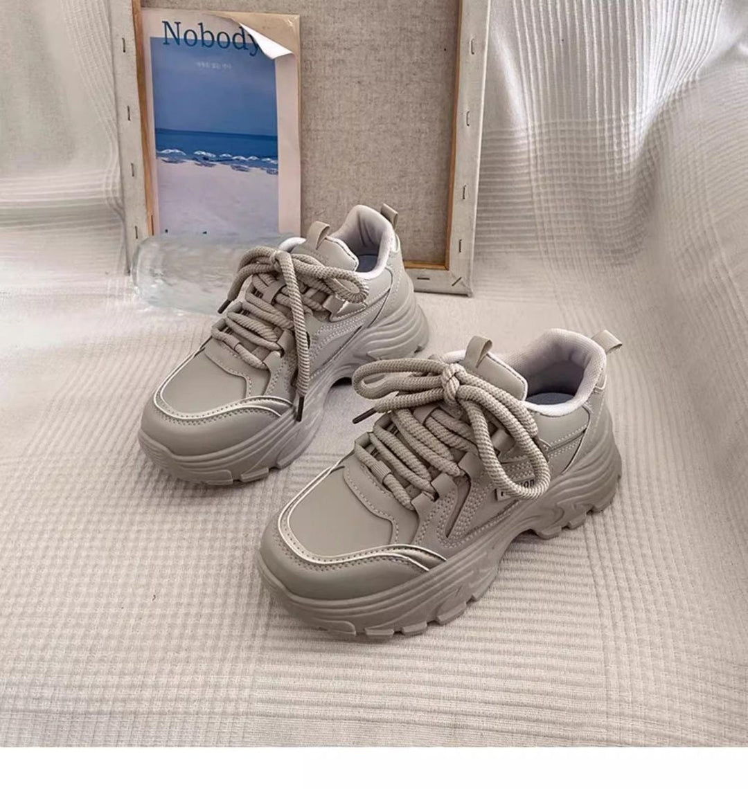 Women's sporty sneakers with robust profile and comfortable cushioning Mune Fashion