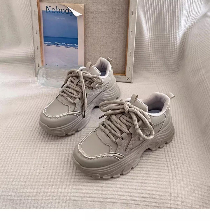 Women's sporty sneakers with robust profile and comfortable cushioning Mune Fashion