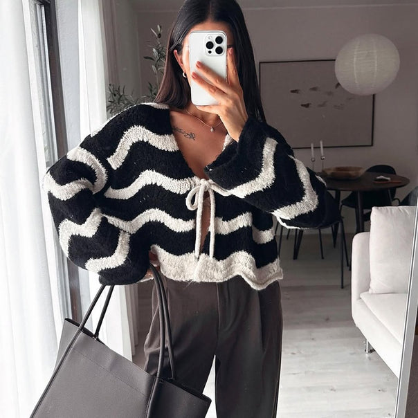 Women Cozy Short Cardigan with Zigzag Texture, BindMune Fashion and Oversized Sleeves Mune Fashion
