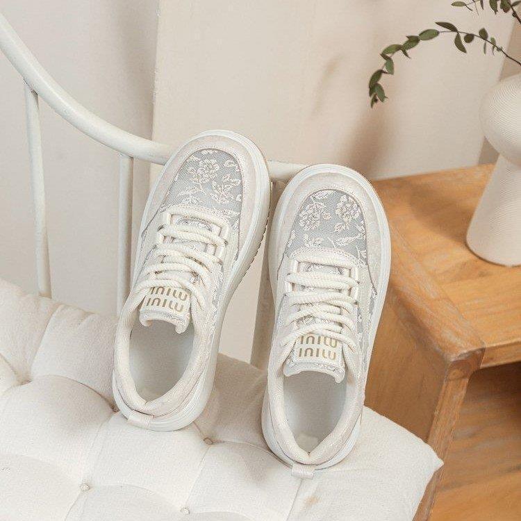 Women's sneakers with delicate floral pattern and padded sole Mune Fashion