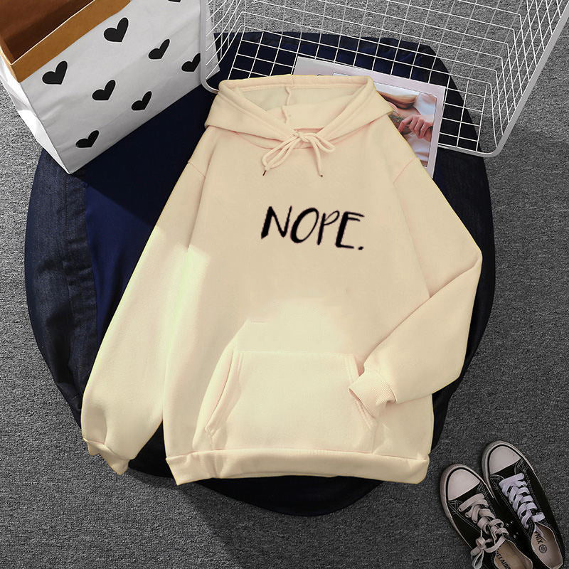 Women casual hoodie with statement print, kangaroo pocket and soft fleece Mune Fashion