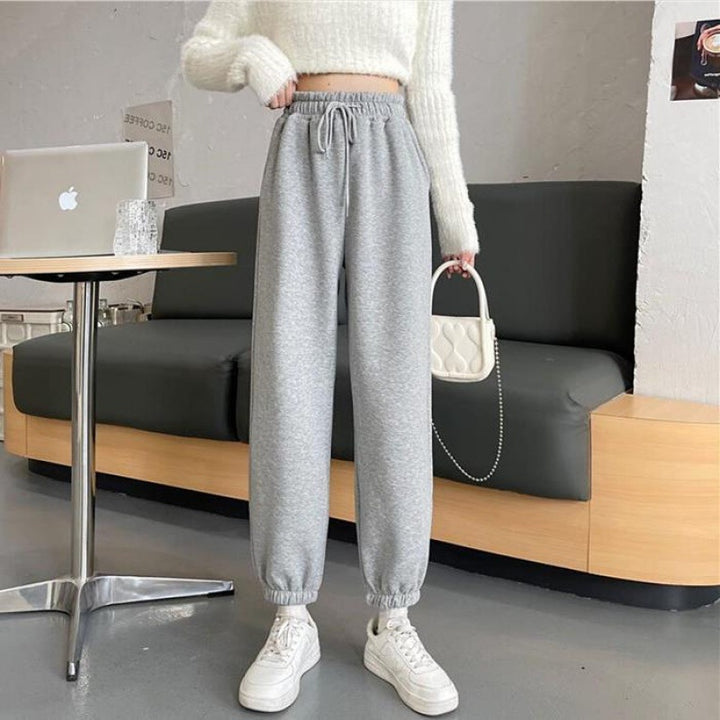 Women's high-waisted sweatpants with elastic waistband, drawstring, and ribbed ankle cuffs Mune Fashion