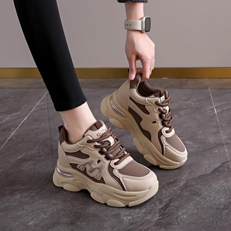 Women Chunky Sneakers with optimal cushioning and sporty surface texture Mune Fashion