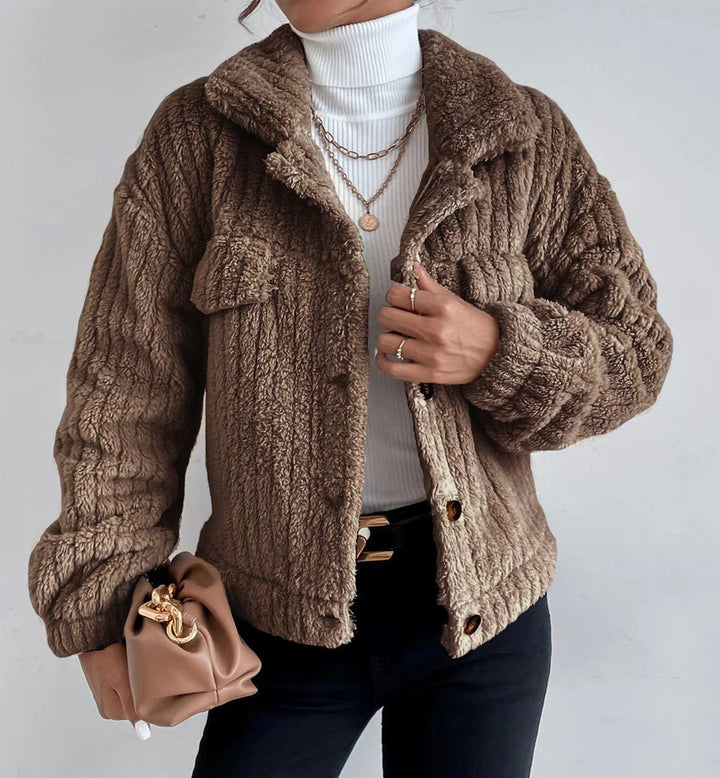 Women's cuddly teddy jacket with shirt collar, snap button closure and patch breast pockets Mune Fashion