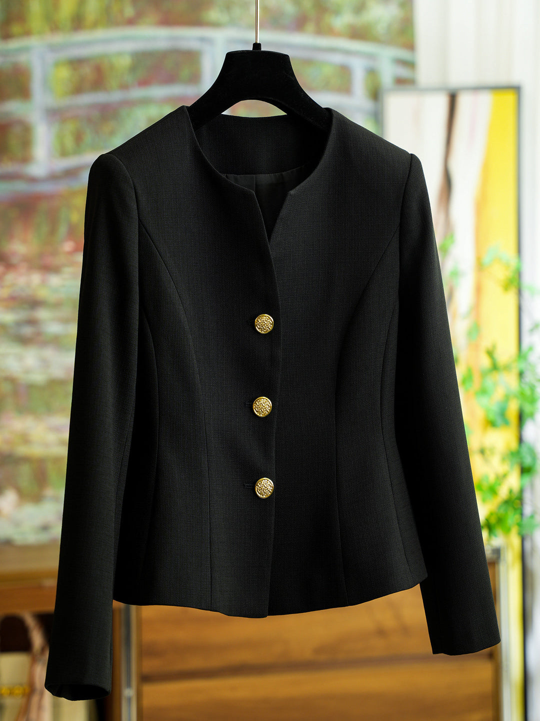 Women's elegantly tailored blazer with decorative buttons Mune Fashion