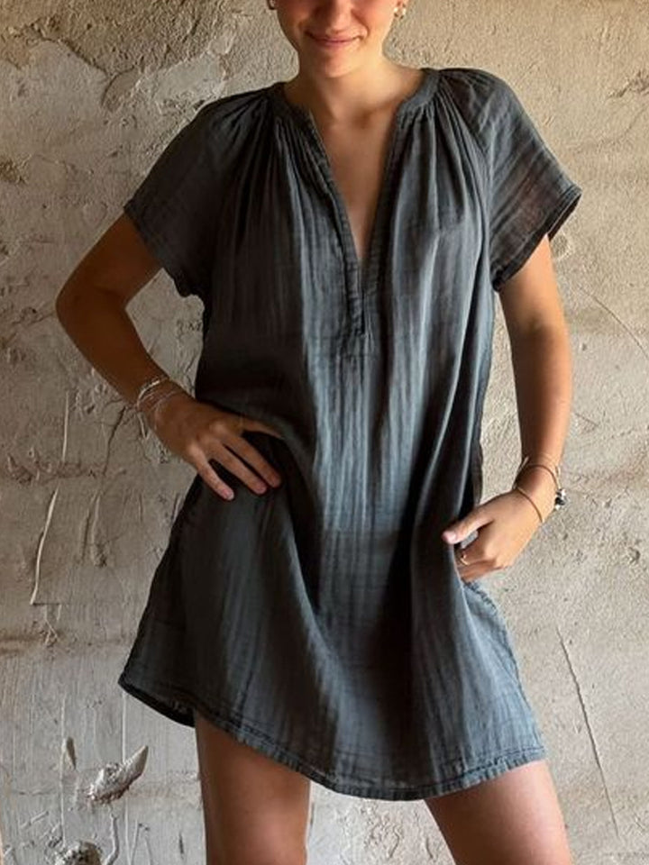 Women's Lightweight Top with V-Neck and Loose Fit Mune Fashion
