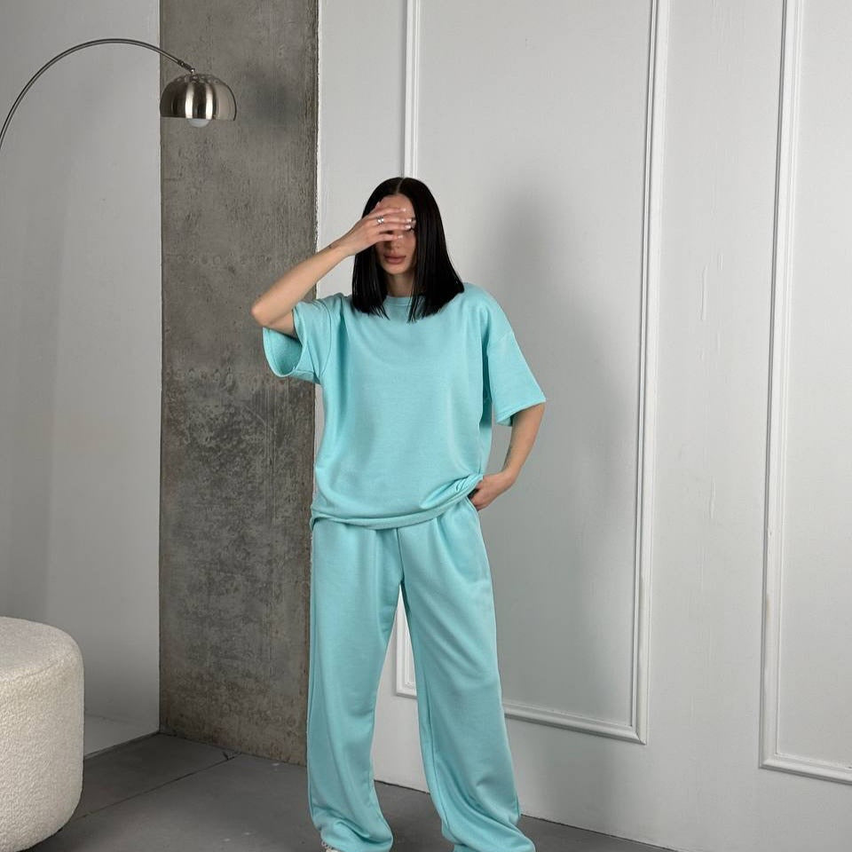Women wide-cut lounge set with soft sweatpants and boxy T-shirt Mune Fashion