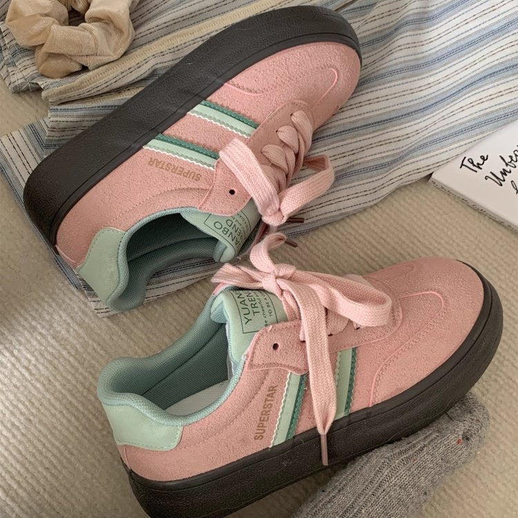 Women's sneakers with comfortable lacing and cushioning sole Mune Fashion