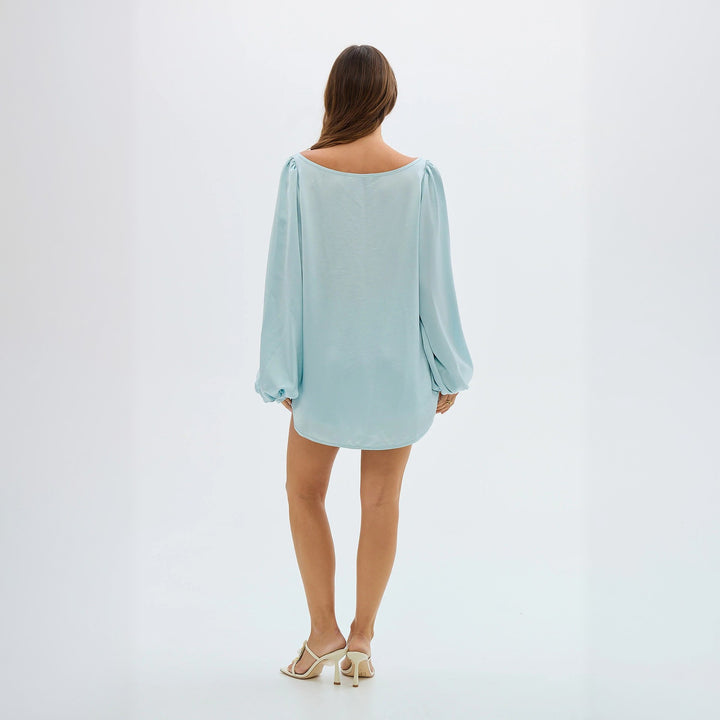 Ladies Oversized Blouse with Cut-Out and Short Shorts Mune Fashion